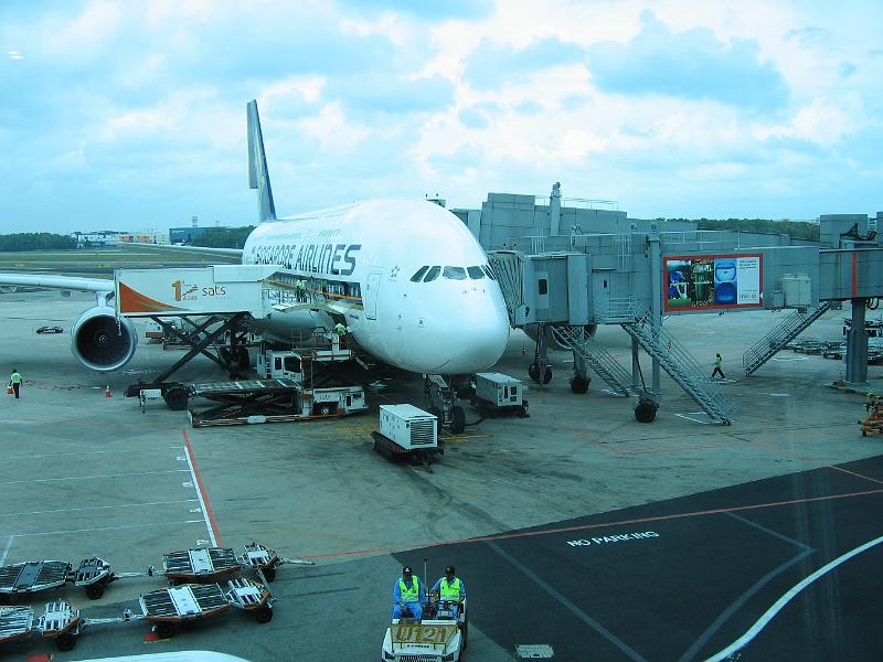 IMG_2086.JPG - Aéroport de Singapour: l'A380 à son arrivée